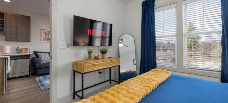 Modern King Bed Condo – Minutes to Broadway, Opry & Downtown with Free Parking图片