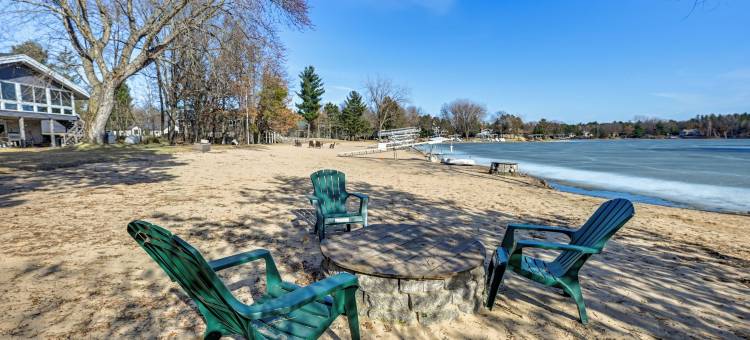 船坞、热水浴缸和甲板：尼库萨湖畔之家(Boat Dock, Hot Tub & Deck: Lakefront Nekoosa Home!)图片
