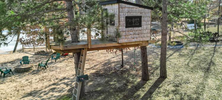 船坞、热水浴缸和甲板：尼库萨湖畔之家(Boat Dock, Hot Tub & Deck: Lakefront Nekoosa Home!)图片