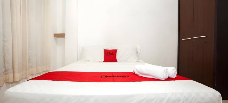 近塔曼巴贡库尔红门酒店(Hotel O Tegalsari Near Tunjungan Plaza)图片