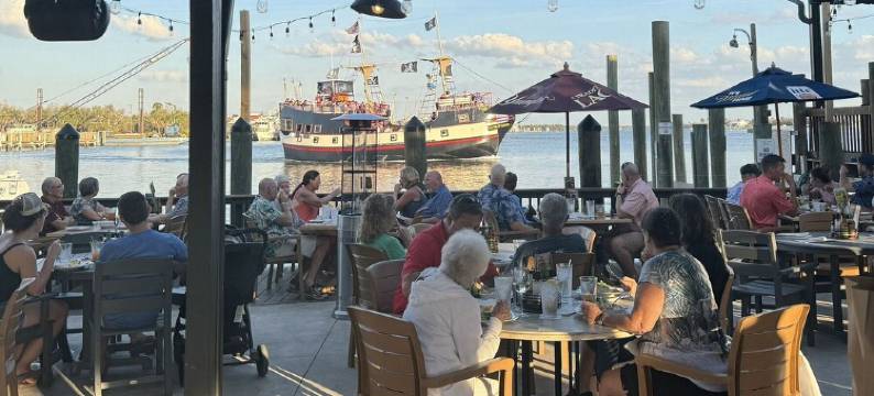 Luxury, Award-Winning Pool, All-Day Sun, Dock, Tiki Hut, Wheelchair Accessible图片