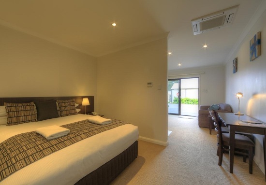 Red Earth Motel Over view