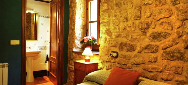 Mansion in La Llacuna with Pool & Mountain Views图片