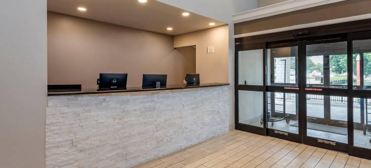 埃文斯维尔市中心凯艺套房酒店(Quality Inn & Suites Evansville Downtown)图片