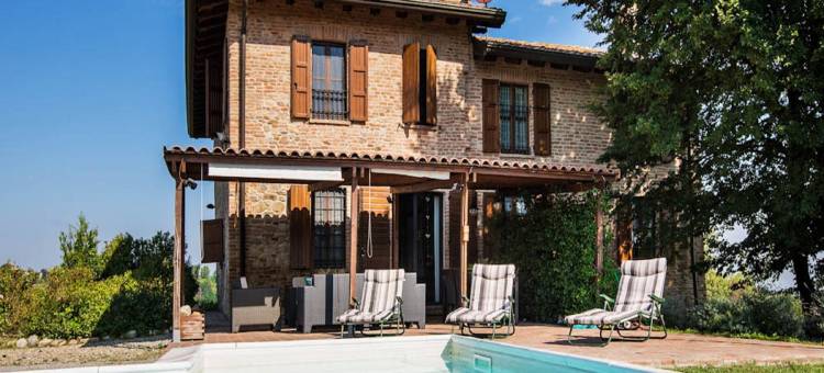 Sunny holiday home with swimming pool图片