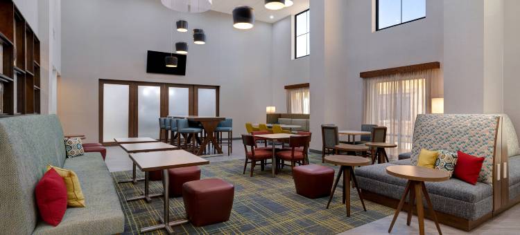 玛丽娜希尔顿欢朋套房酒店(Hampton Inn & Suites by Hilton Marina)图片