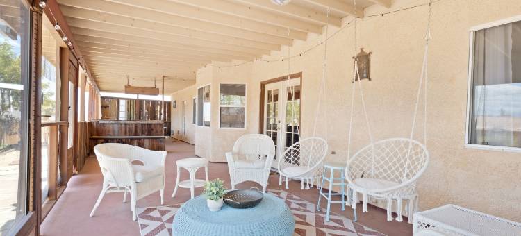 Euphorbia House - Fire Pit, Ping Pong, Tether Ball & Dark Skies 3 Bedroom Home by RedAwning图片