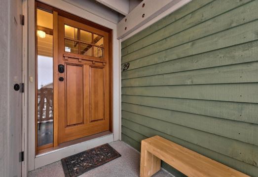 Settlers Crossing #29 by Bear CountryHotel Overview