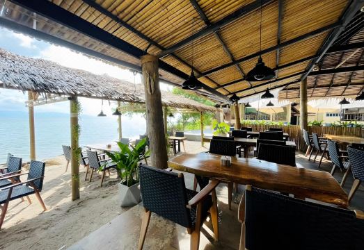 Absolute Beachfront Resort Hotel Overview