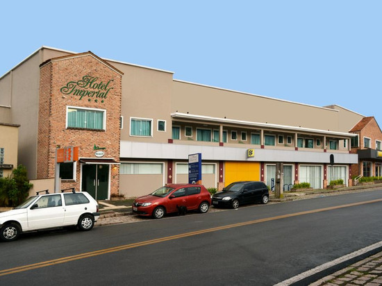 夸特鲁巴拉斯帝国酒店