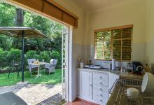 Bushwillow Spacious Cottage for 2 People with Private Garden Access!酒店图片