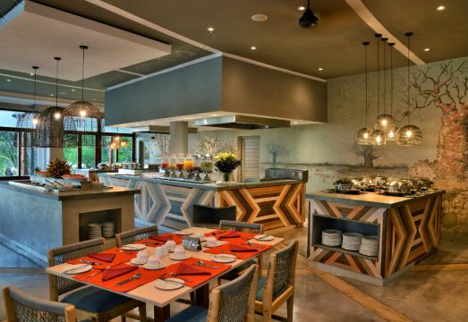 Cresta Mowana Safari Resort & SpaHotel Overview