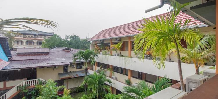 瑞德多兹酒店 @ 马纳多贾兰巴别帕拉莱克(RedDoorz at Jalan Babepalar Rike Manado)图片