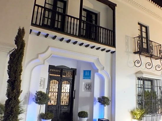 赞布拉广场别墅酒店