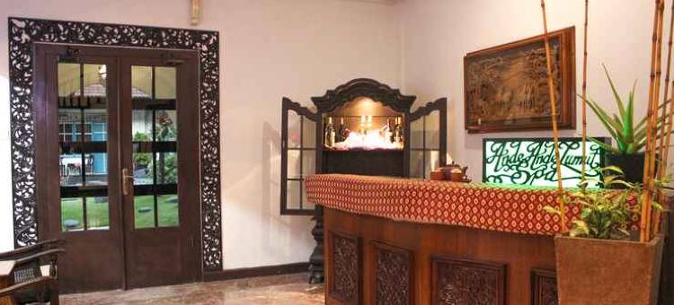 谏义里自由酒店(Hotel Merdeka Kediri)图片