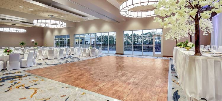 琼斯伯勒红太狼希尔顿大使套房酒店及会议中心(Embassy Suites Jonesboro Red Wolf Convention Center)图片