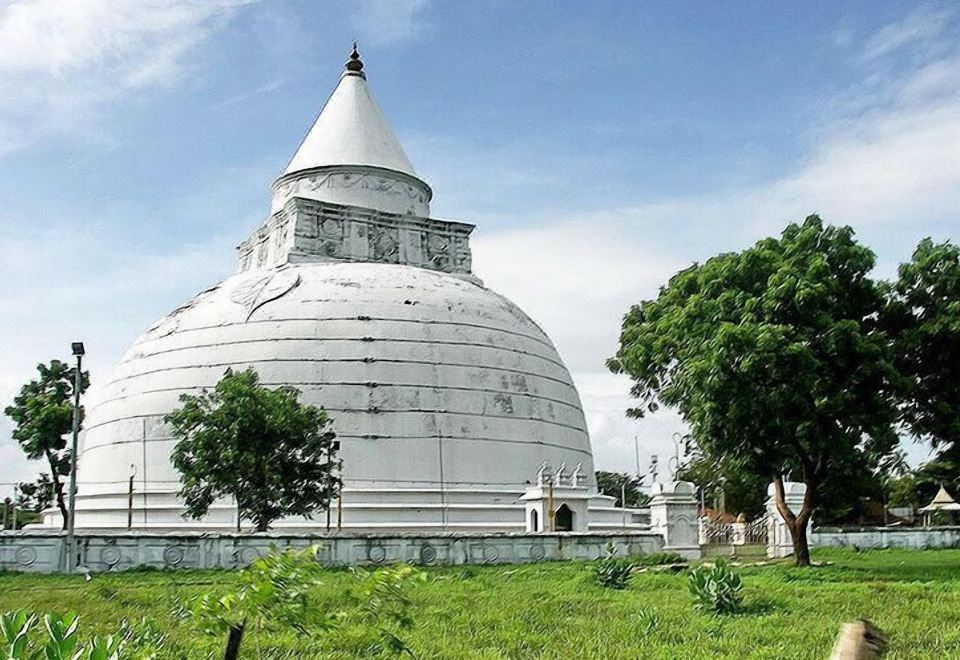 Yala Waves Beach ResortHotel Overview