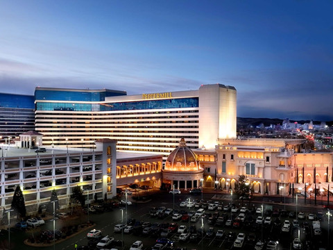 佩普密尔娱乐场温泉度假村