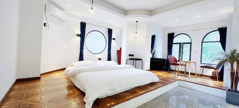 迷雾森林解放碑洪崖洞店公寓(嘉陵江滨江路2号分店)图片