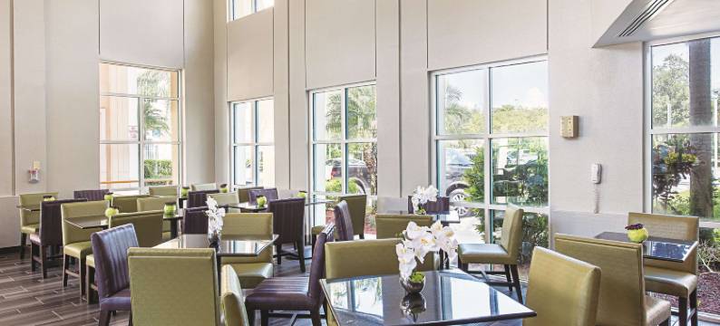 普兰特西南第六大街拉昆塔温德姆套房酒店(La Quinta Inn & Suites by Wyndham Plantation at SW 6th St)图片