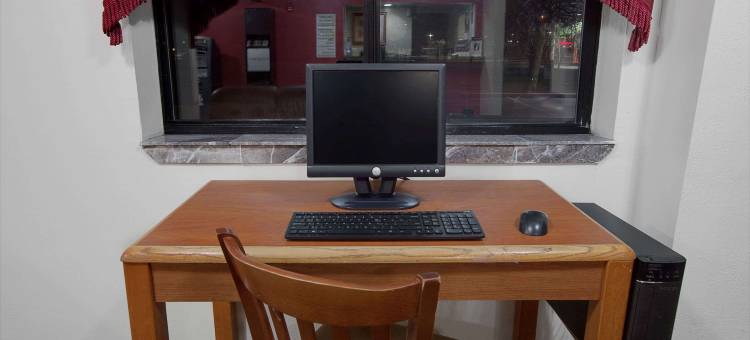 克里斯特尔莱克温德姆速8酒店(Super 8 by Wyndham Crystal Lake)图片