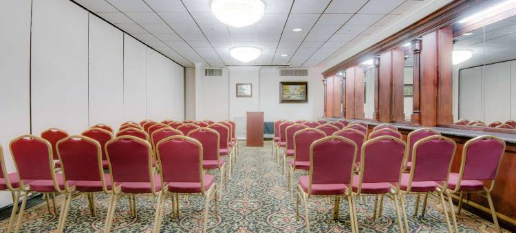 梅塔里新奥尔良机场华美达酒店(Ramada by Wyndham Metairie New Orleans Airport)图片