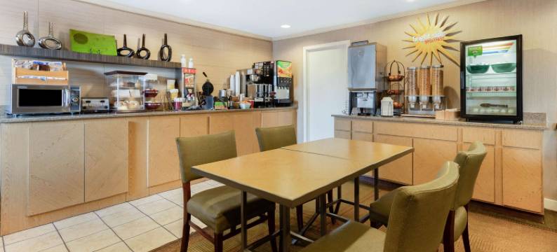 芝加哥威罗布鲁克拉昆塔温德姆酒店(La Quinta Inn by Wyndham Chicago Willowbrook)图片