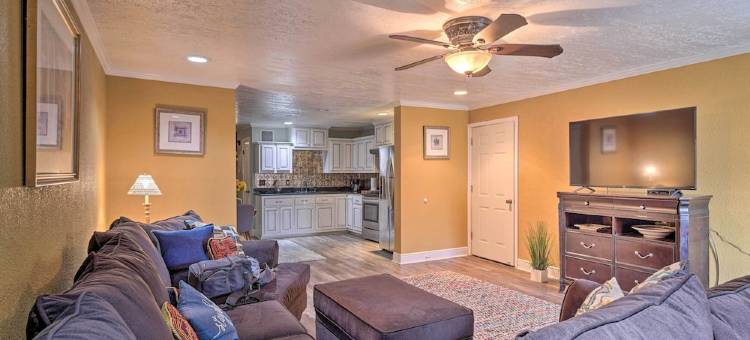 Charming 2-Story Apt - 26 Mi to Lake Charles!图片