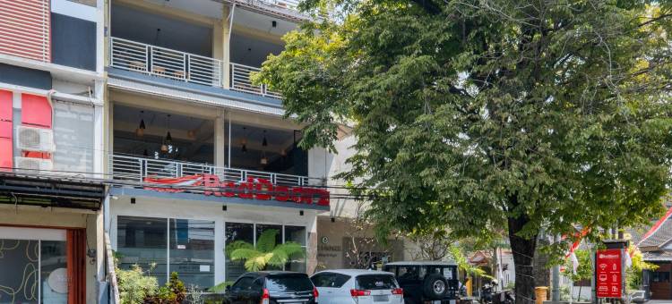加兰丁香玛琅红多兹高级酒店(RedDoorz Premium @ Jalan Cengkeh Malang)图片
