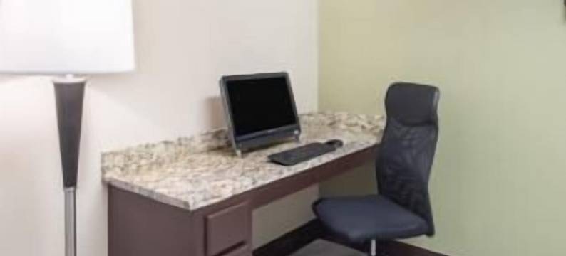 密苏里查尔斯顿/锡克斯顿东温德姆速8酒店(Super 8 by Wyndham Charleston/Sikeston East MO)图片