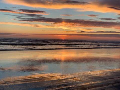 Sunkissed - 90Sec to Beach, Dog-Friendly, Firepit with Fenced Yard - Est 2015