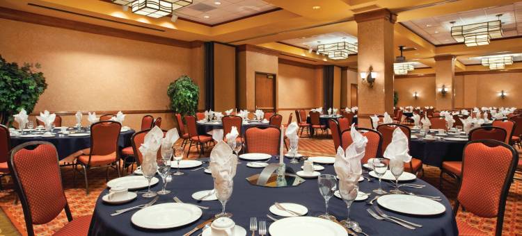 希尔顿大使套房酒店在温泉城会议中心(Embassy Suites by Hilton at Hot Springs Convention Center)图片