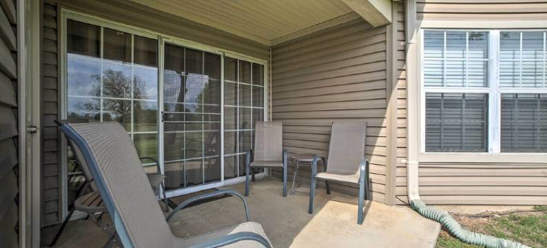 Walk in condo with golf course view.图片