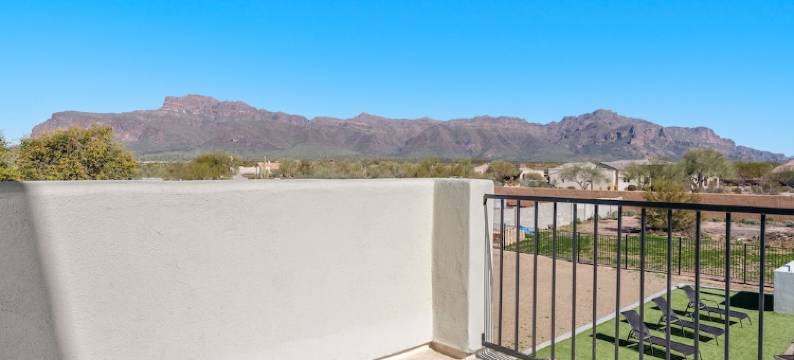 1+ Acre 5 Bedroom Desert Oasis with Pool and Mountain Views!图片