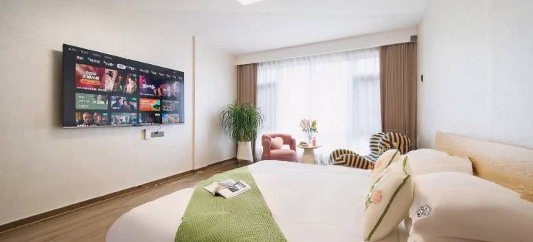 朵朵和满意的小院图片