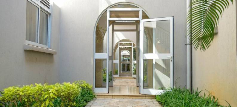 享受这间房间提供的设施(Enjoy the Amenities Offered by This Suite)图片