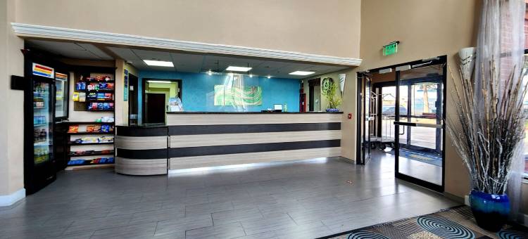 山姆休斯顿收费公路温德姆戴斯套房酒店(Days Inn & Suites by Wyndham Sam Houston Tollway)图片