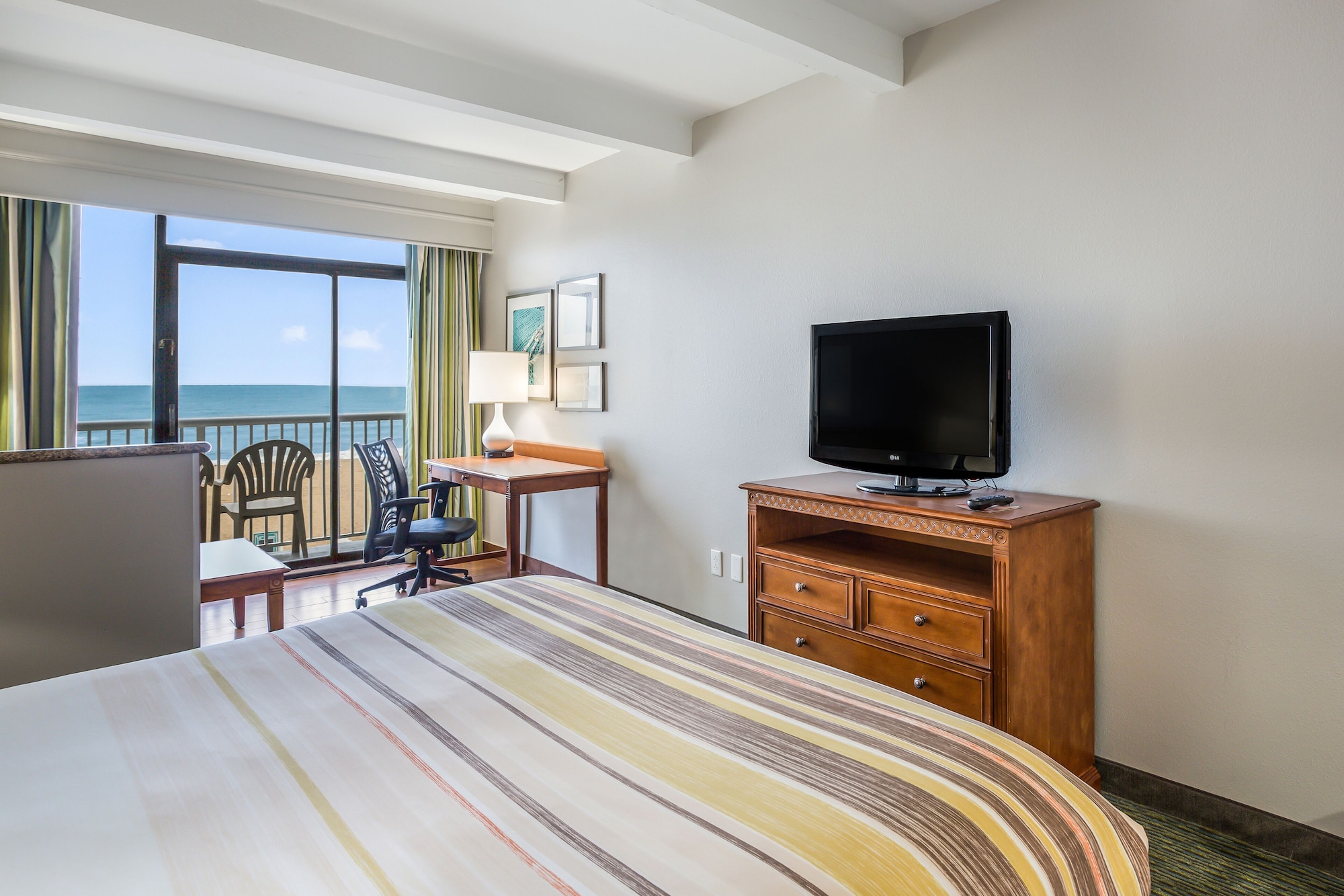 Country Inn & Suites by Radisson, Virginia Beach (Oceanfront), VA Over view