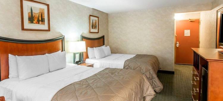 格里利市中心凯艺酒店及会议中心(Quality Inn and Conference Center Greeley Downtown)图片
