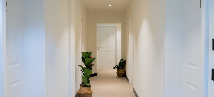 Bob W Munich Airport - Peterhof图片