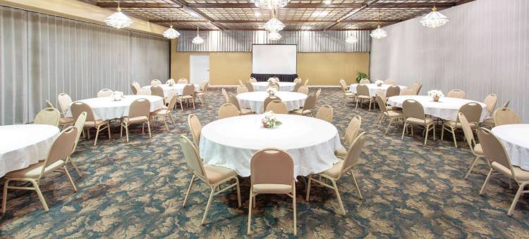 刘易斯顿华美达酒店及会议中心(Ramada by Wyndham Lewiston Hotel & Conference Center)图片