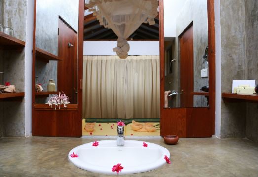 Lake Lodge Boutique Hotel Kandalama Hotel Overview