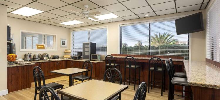 可可比奇海滩卡纳维拉尔港温德姆戴斯酒店(Days Inn by Wyndham Cocoa Beach Port Canaveral)图片