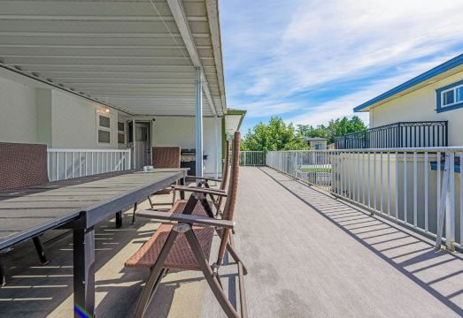 Quite House Near the Vancouver Airport Hotel Overview