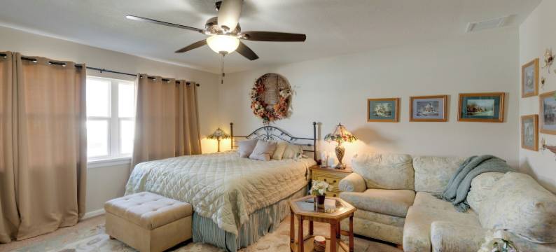 距夏洛特港海滩公园4英里：带泳池的宝石(4 Mi to Port Charlotte Beach Park Gem with Pool)图片