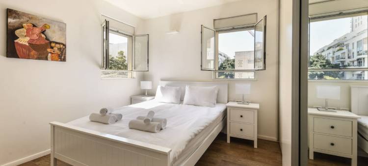 Chic 2BR Apt w Large Windows in Tel Aviv Old North图片