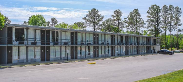 OYO 塞尔玛/史密斯菲尔德 I-95 名人酒店(Masters Inn Selma Smithfield I-95 by OYO)图片