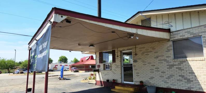 OYO 92707482 昆恩维尔梅纳行政旅馆(Executive Inn by OYO Queenville Mena)图片