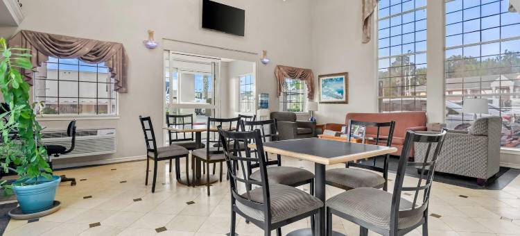 纳科多奇斯市区Sfa大学戴斯套房酒店(Days Inn by Wyndham Nacogdoches/Sfa University/Downtown)图片