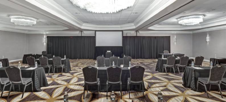 威奇托机场希尔顿逸林酒店(DoubleTree by Hilton Hotel Wichita Airport)图片